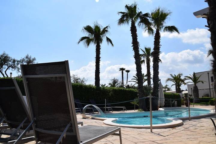 Agriturismo per 4 persone, con Balcone e Terrazza nonché Giardino e Piscina a Polignano a Mare