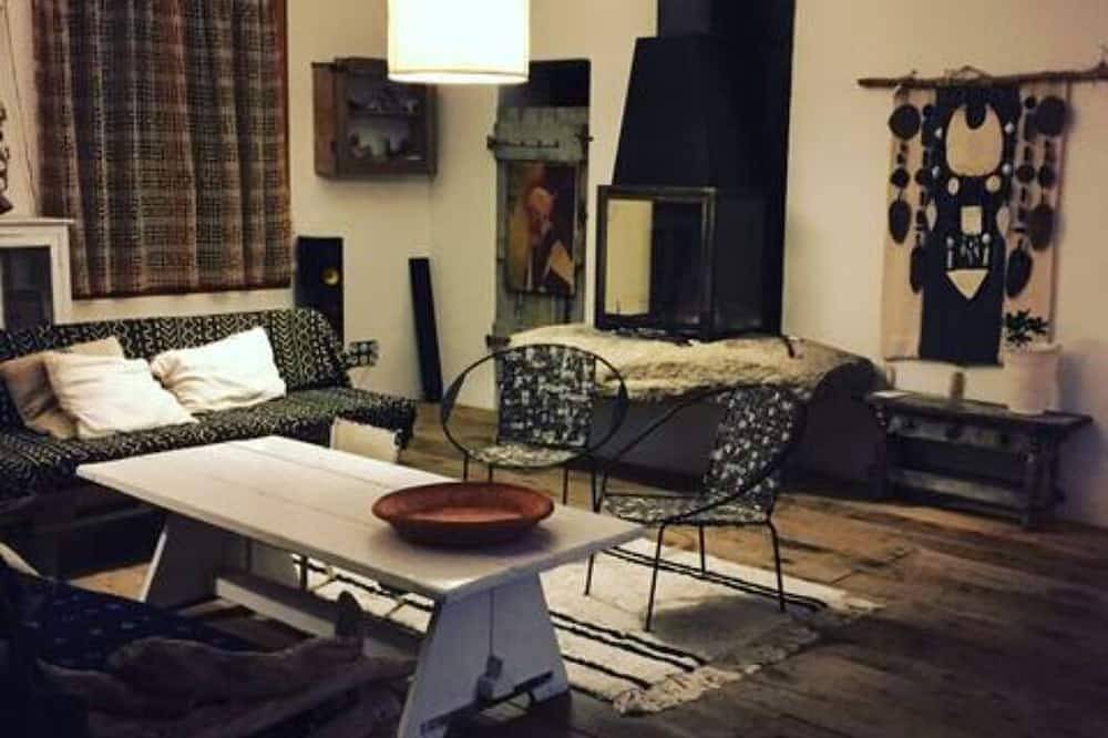 4 Bedroom Private vacation home in Fontaine-de-Vaucluse in Fontaine-de-Vaucluse, Vaucluse
