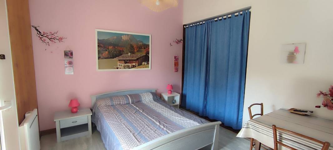 Gîte pour 6 personnes, avec jardin, animaux acceptés à Limalonges