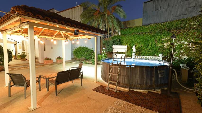 Casa vacanza per 9 persone, con piscina e giardino, con animali domestici a Floridia