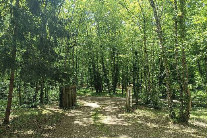 Location de vacances pour 9 personnes, avec terrasse et jardin, animaux acceptés à Plaimpied-Givaudins