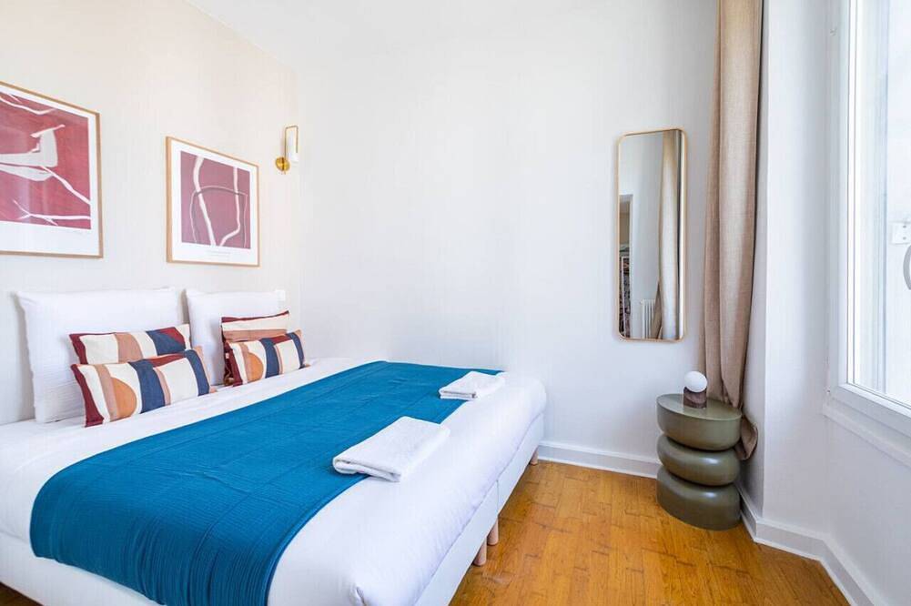 Entire apartment, Spacious and quiet apartment Ville de Puteaux in Issy-les-Moulineaux, Hauts-de-Seine