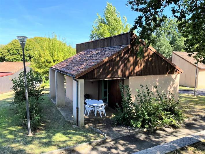 Gîte pour 5 personnes, avec piscine et jardin, animaux acceptés