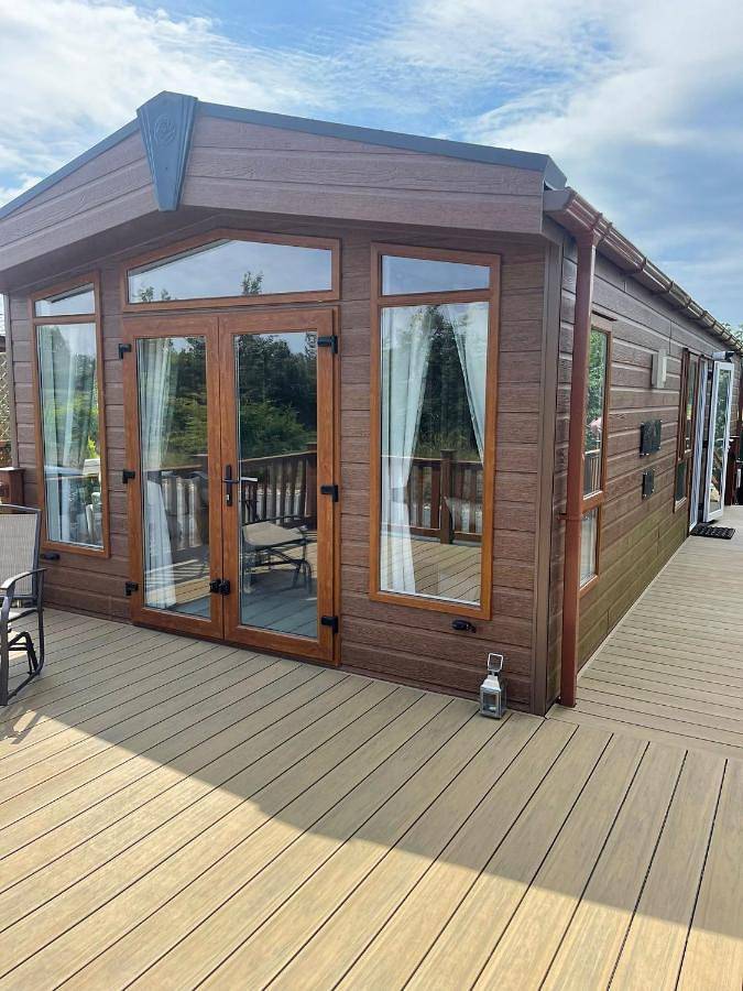 Camping for 4 people, with garden and view as well as lake view, with pets in Suffolk