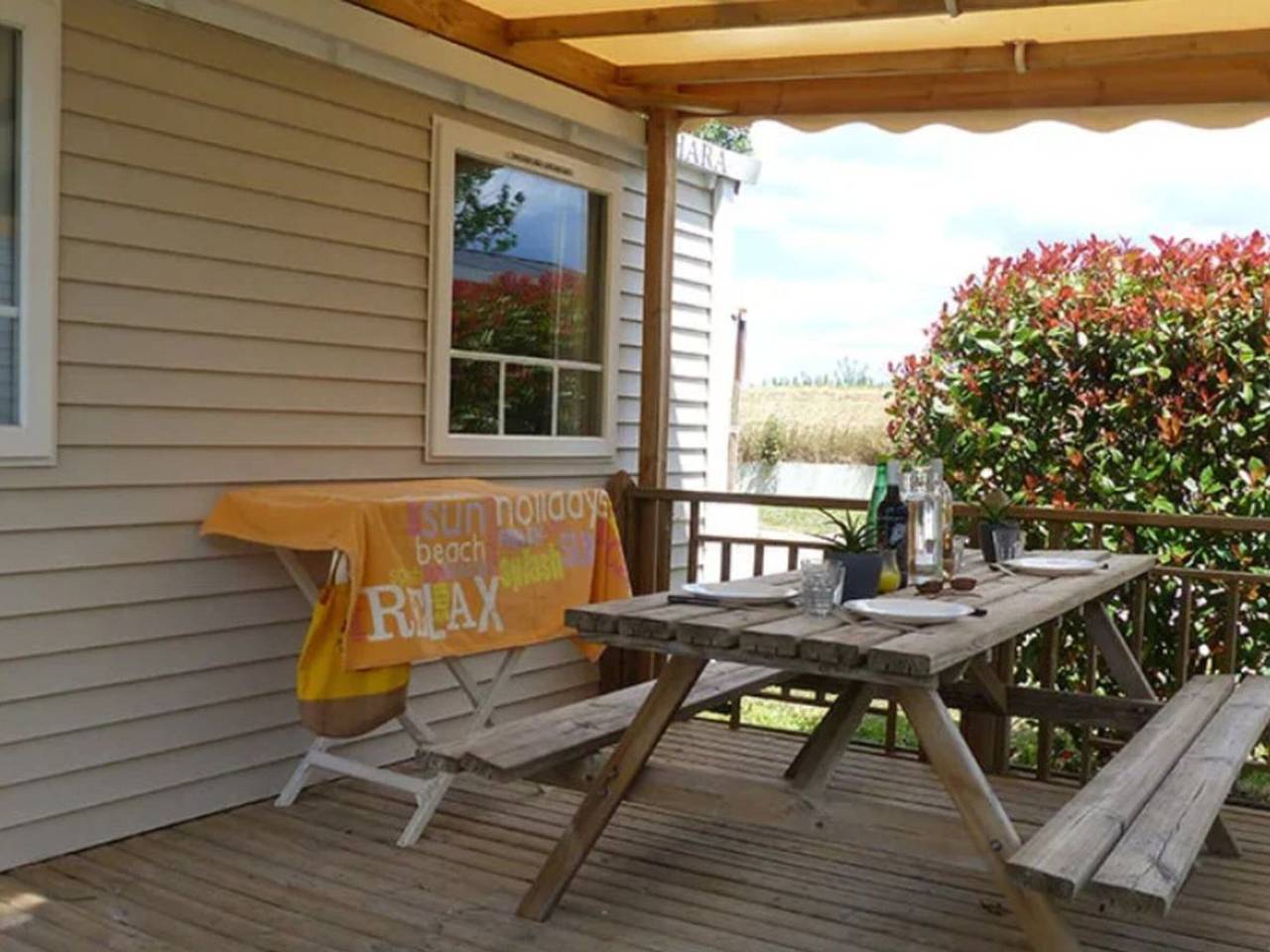 Cozy mobile home with terrace - 6 guests in Lattes, Côte d'Améthyste