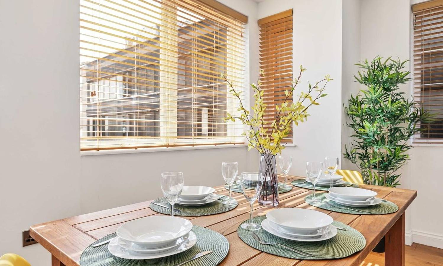 Apartamento entero, Seaview Heights - two bedroom two bathroom loft style apartment direct distant sea views - fast wifi in Brighton, Sussex