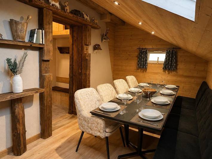 Gîte pour 8 personnes, avec Balcon et Jacuzzi ainsi que Terrasse et Sauna dans Lac de Montriond