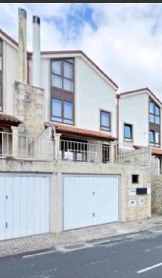 Location de vacances pour 10 personnes, avec vue et piscine ainsi que bassin pour enfant et jardin, animaux acceptés à Brión - 3