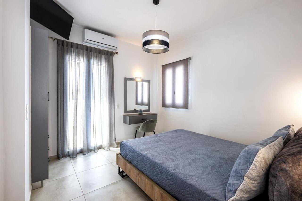 Honeymoon Beach Studios in Agios Georgios (Santorin), Santorin