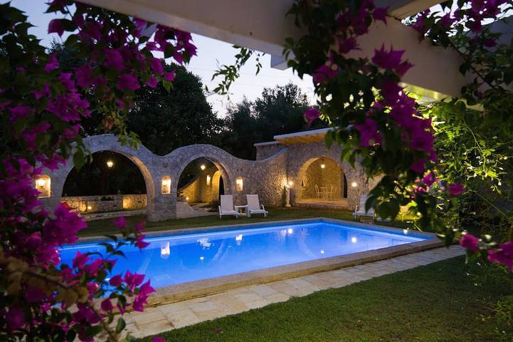 Gîte pour 7 personnes, avec Balcon ainsi que Jacuzzi et Jardin