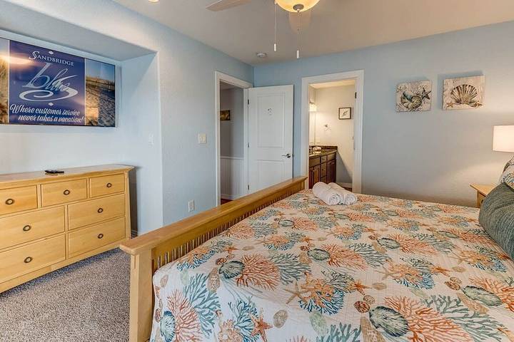 Vacation house for 19 people, with hot tub and terrace, with pets in Sandbridge