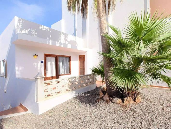 Ferienwohnung für 5 Personen, mit Terrasse und Garten sowie Pool in Platja es Figueral - 4