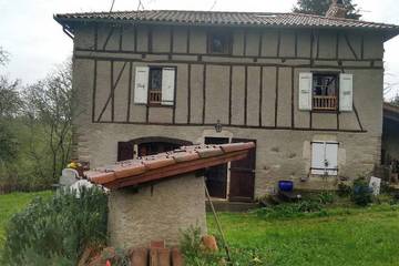 Gîte pour 10 personnes, avec jardin à Saint-Constant (homonymie)