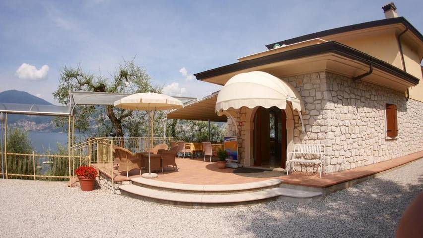Appart’hôtel pour 2 personnes, avec vue et jardin ainsi que vue sur le lac et terrasse
