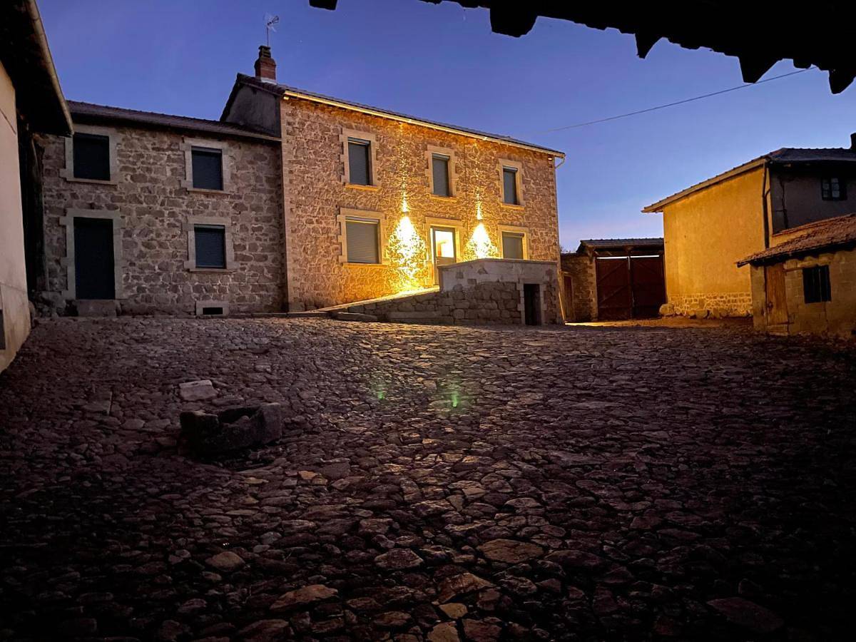 Gîte chez Garel 15 personnes avec spa in Saint-Martin-Lestra, Montbrison