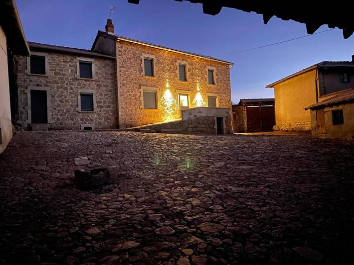 Location de vacances pour 15 personnes, avec jacuzzi et terrasse dans Saint-Martin-Lestra - 2