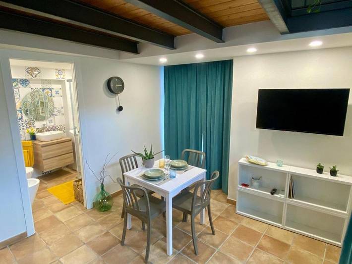 Appartamento per 4 persone, con balcone e panorama in Cannizzaro