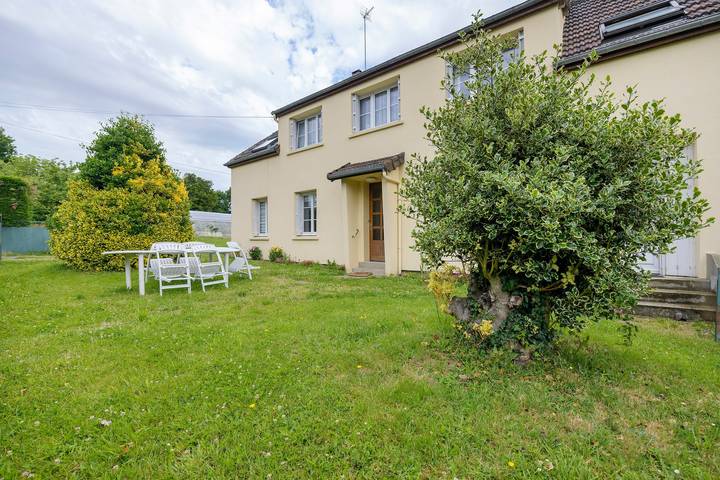 Gîte Chez Madeleine : terrasse privée, jardin privatif et Wi-Fi à Coutances in Coutances, Région de Coutances