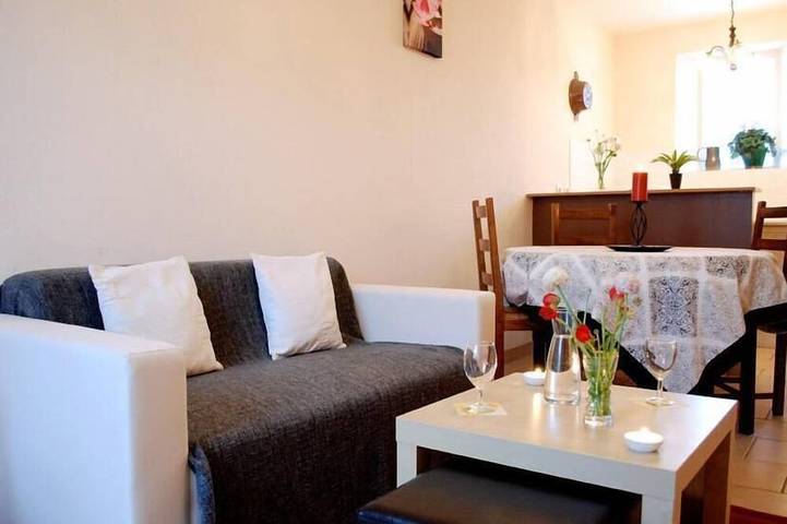 Gîte pour 2 personnes, avec terrasse ainsi que jardin et piscine à Vallières-les-Grandes - 2