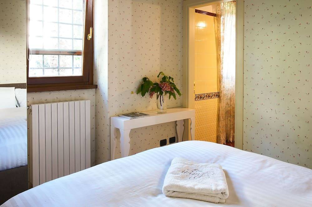 Magnificent Luxury Villa in Rome. Private pool and large garden. in Rome, Rome Province