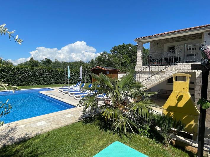 Ferienhaus für 8 Personen, mit Pool und Garten sowie Terrasse