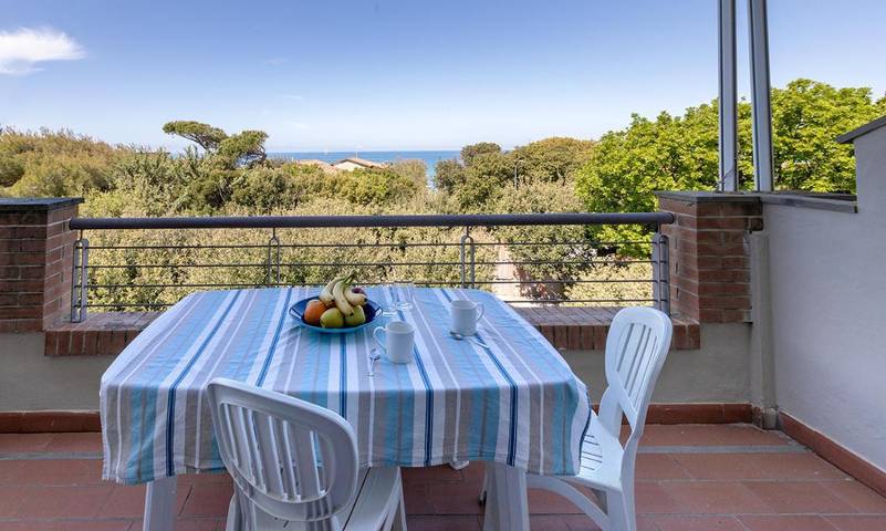 Appart’hôtel pour 8 personnes, avec terrasse ainsi que piscine et vue, animaux acceptés