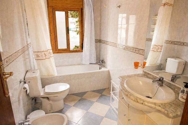 Appartement entier, Magdalena 1st. Spacious apartment in the center of La Herradura bay in La Herradura, Almuñecar