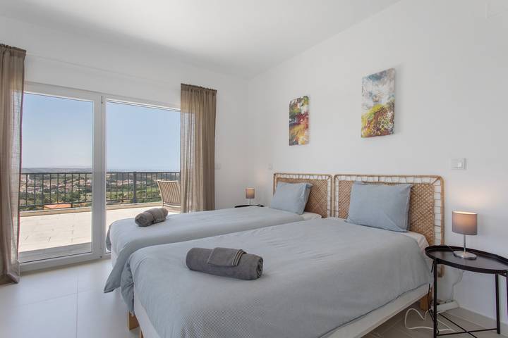 Quarto para 2 pessoas, com varanda e jardim, com animais de estimação em Lourinhã