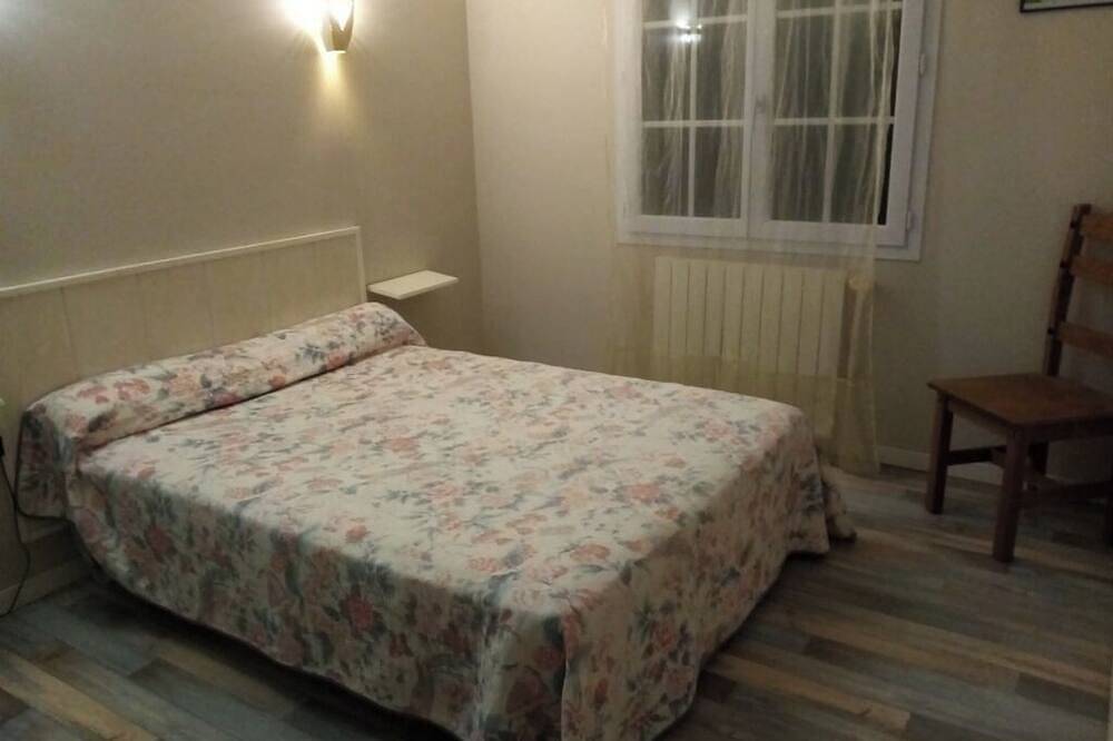 Country house 2 minutes from the lake of St Pée in a quiet area. in Souraïde, Region de Bayona