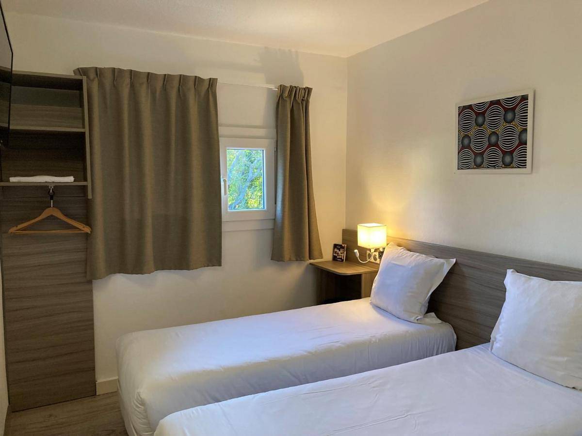 Contact Hôtel Marseille Aubagne in La Penne-sur-Huveaune, Côte méditerranéenne (France)