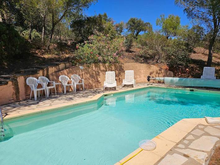 Location de vacances pour 6 personnes, avec piscine et jardin à Pierrerue - 3