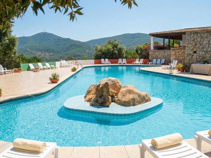 Location de vacances pour 6 personnes, avec piscine et terrasse dans Sole Ruiu - 2