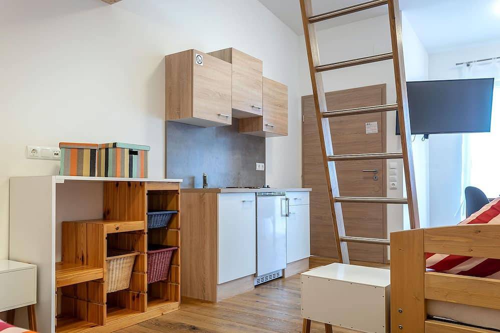 Ganze Wohnung, Alpen-Hostel Apartment Mittagsonne 2, Buxacher Straße 23 mit Motoradvermietung in Memmingen, Bayerisch Schwaben