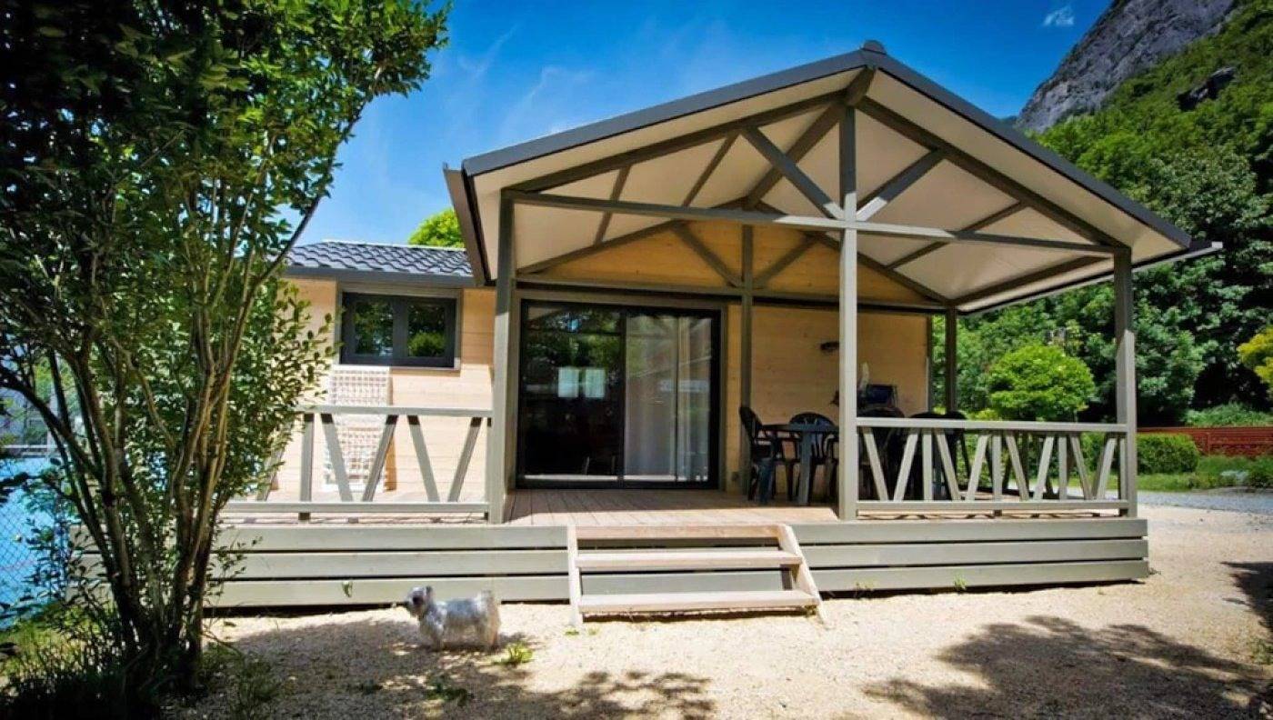 Zecamping 4* animé piscine couverte dog friendly chalet Lv Bbq 35m2 in Le Bourg-d'Oisans, Écrins Nationaal Park