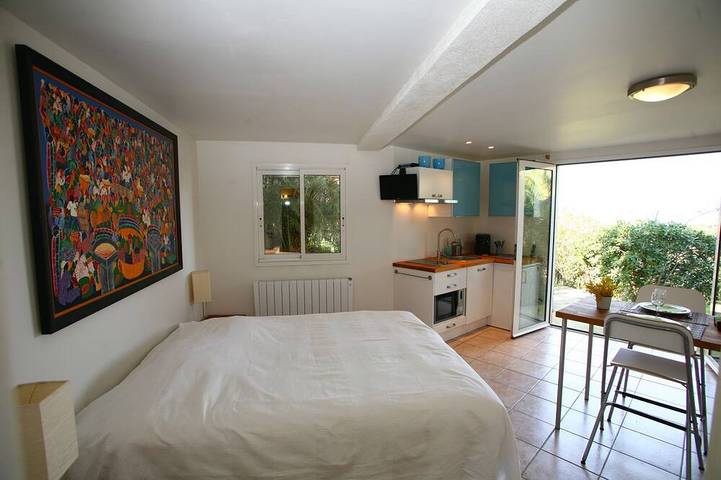 Location de vacances pour 8 personnes, avec terrasse et jardin, animaux acceptés dans Plage de l'Almanarre