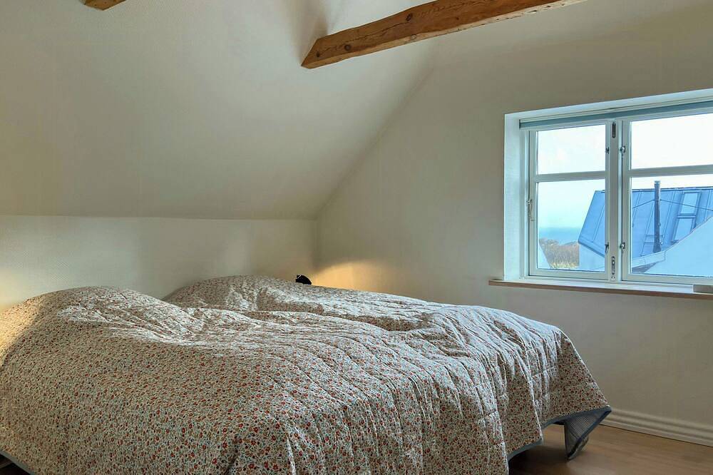 Restauriertes Fischerhaus an der Steilküste in Thy in Hanstholm, Dänemark an der Nordsee