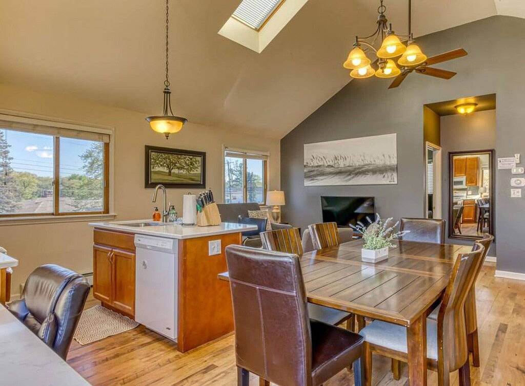 Glamping for 6 Guests in Gary, Lake Michigan