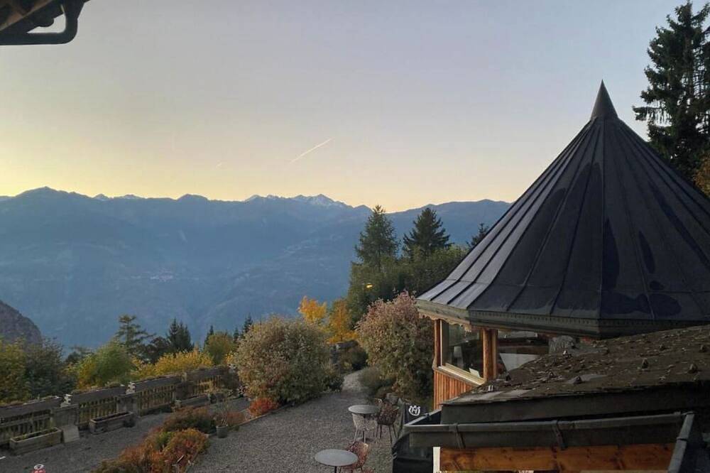 Chalet sleeps 12 - exceptional view - close to the slopes and thermal baths in Ovronnaz, Chamoson