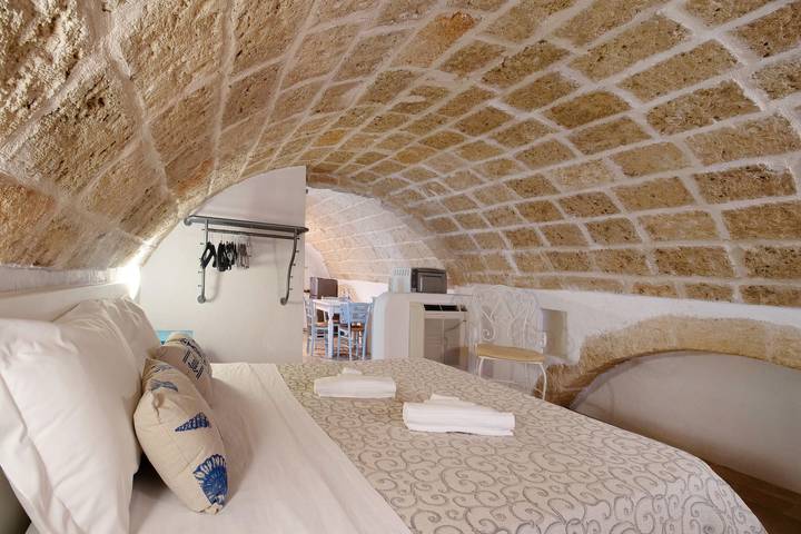 Appartamento intero, Appartamento 'Pescatore' con Wi-Fi e aria condizionata in Cala Porta Vecchia, Monopoli