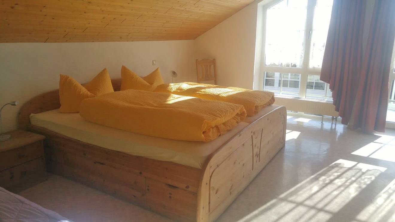 Gästehaus am Rathaus, Mehrbettzimmer 1 in Hohenpeißenberg, Romantische Straße