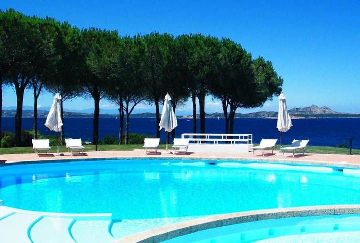 Appart’hôtel pour 4 personnes, avec bassin pour enfant et jardin ainsi que vue et piscine - 1