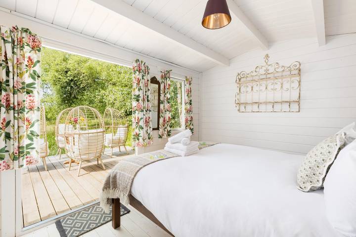 Glamping for 4 people, with Garden in The Cotswolds