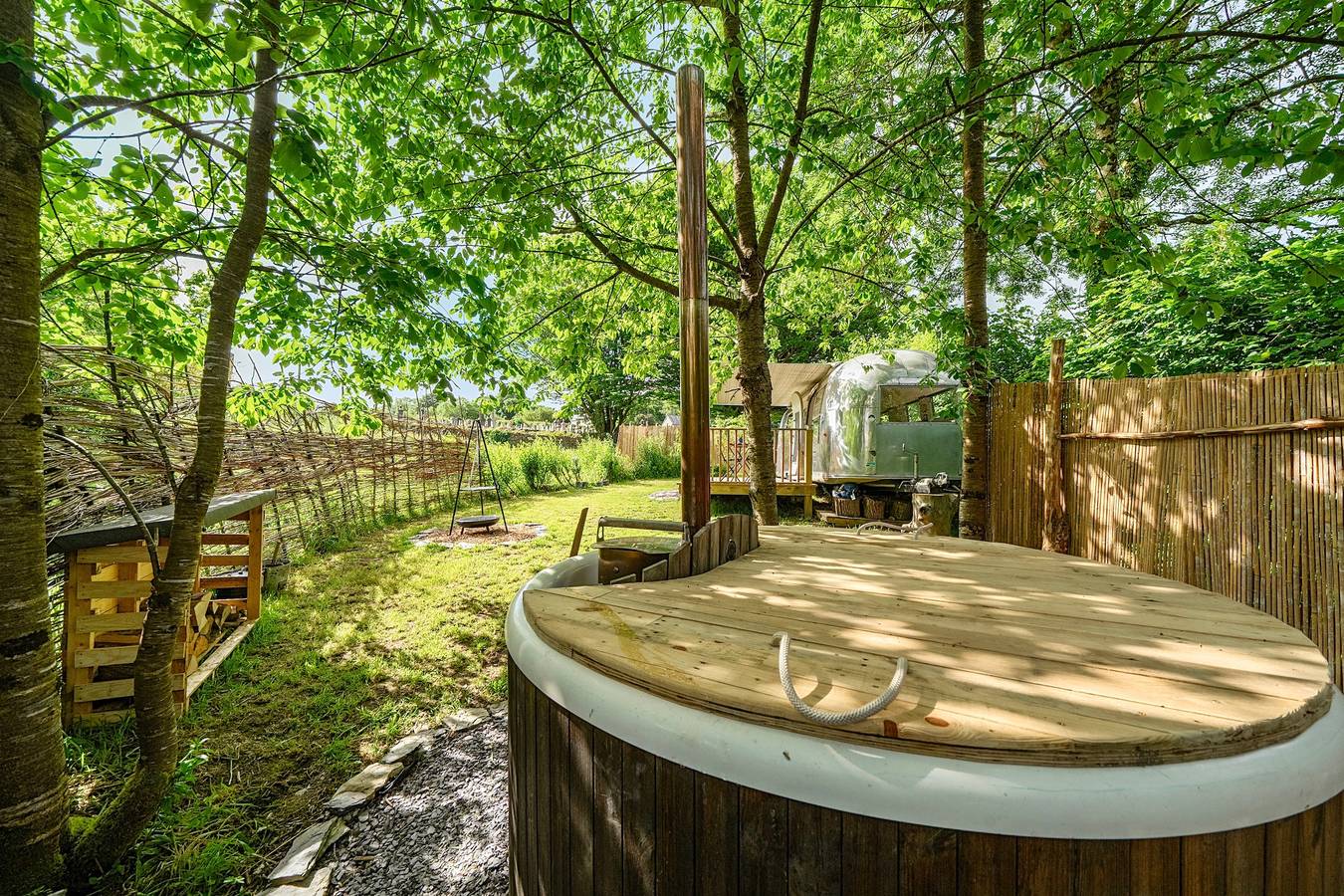 Sleeps 2 - Private Hot Tub - Fire Pit in Cardigan Bay