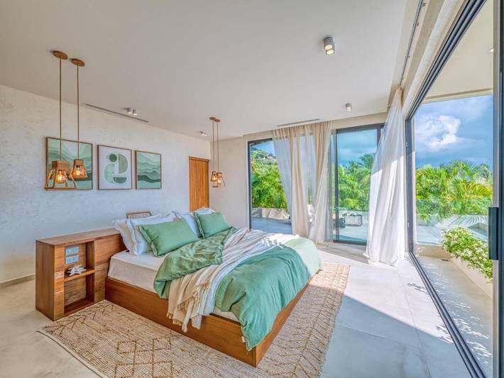 Villa pour 8 personnes, avec piscine ainsi que balcon et jacuzzi