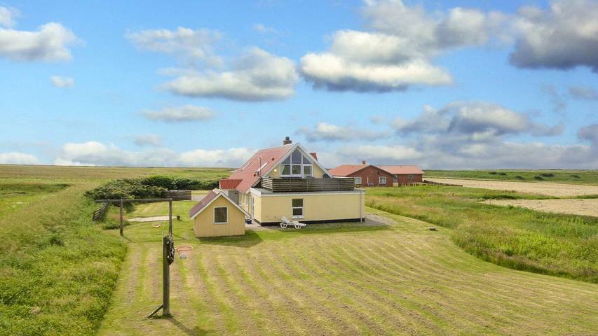 Ferieudlejning for 12 personer, med terrasse og pool såvel som sauna og jacuzzi i Lemvig