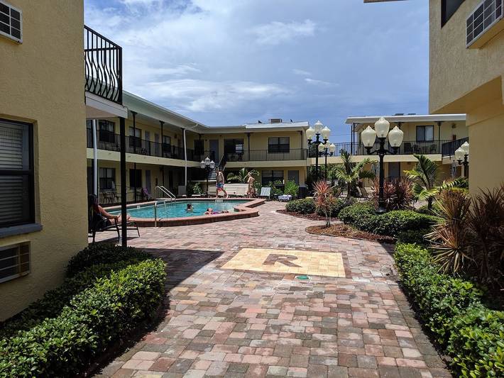 Hotel for 4 people in Redington Beach