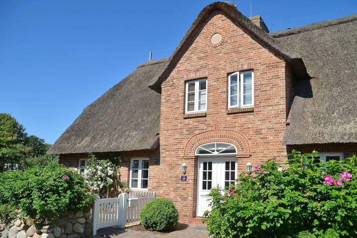 Ferienhaus für 5 Personen, mit Terrasse und Garten in Süderende