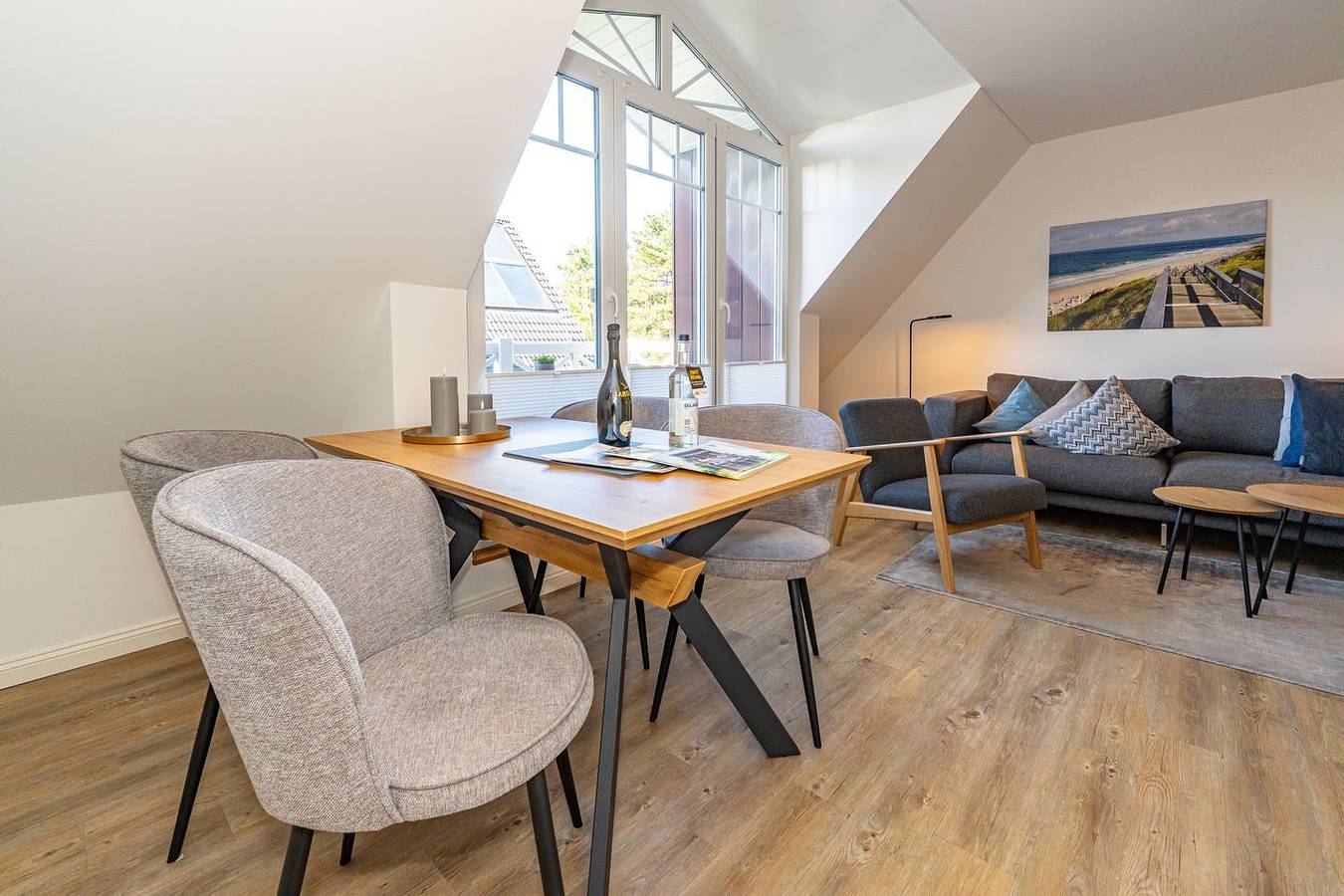 Ganze Wohnung, 3-Zimmer-Ferienwohnung für bis zu 4 Personen mit Balkon. in Westerland, Sylt (Gemeinde)