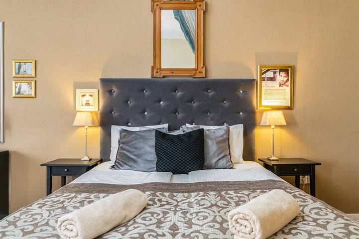 Ganze Wohnung, 1Br / 1Ba, A / C ♥ Super Chic und helle Suite mit eigenem Balkon! in Budapest, Danube-Ipoly National Park