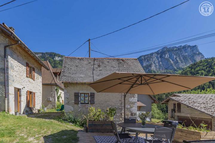 Gîte pour 4 personnes, avec terrasse dans Cirque de Saint Même